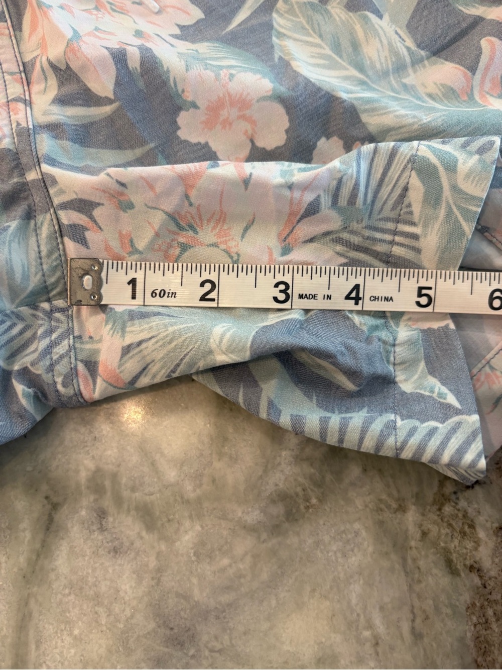 Chubbies Men's Tropical Floral Swim 5.5” Shorts in Light Blue Small Lined - Picture 3 of 8